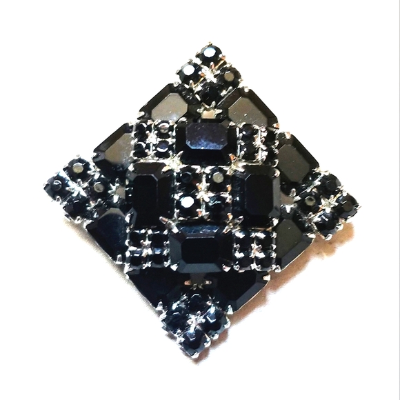 Albert Weiss Jewelry - Stunning Vintage Weiss Black Rhinestone Rhodium Brooch Pin Xlnt